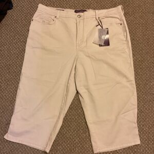 Gloria Vanderbilt Cream Amanda Capris